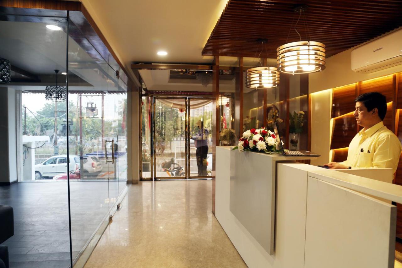 Awadh Inn Noida Extérieur photo