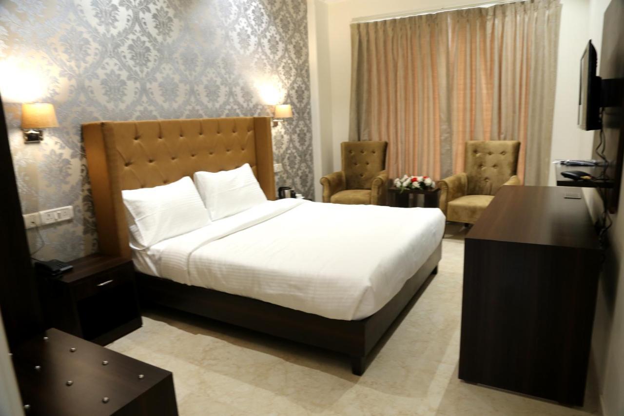 Awadh Inn Noida Extérieur photo