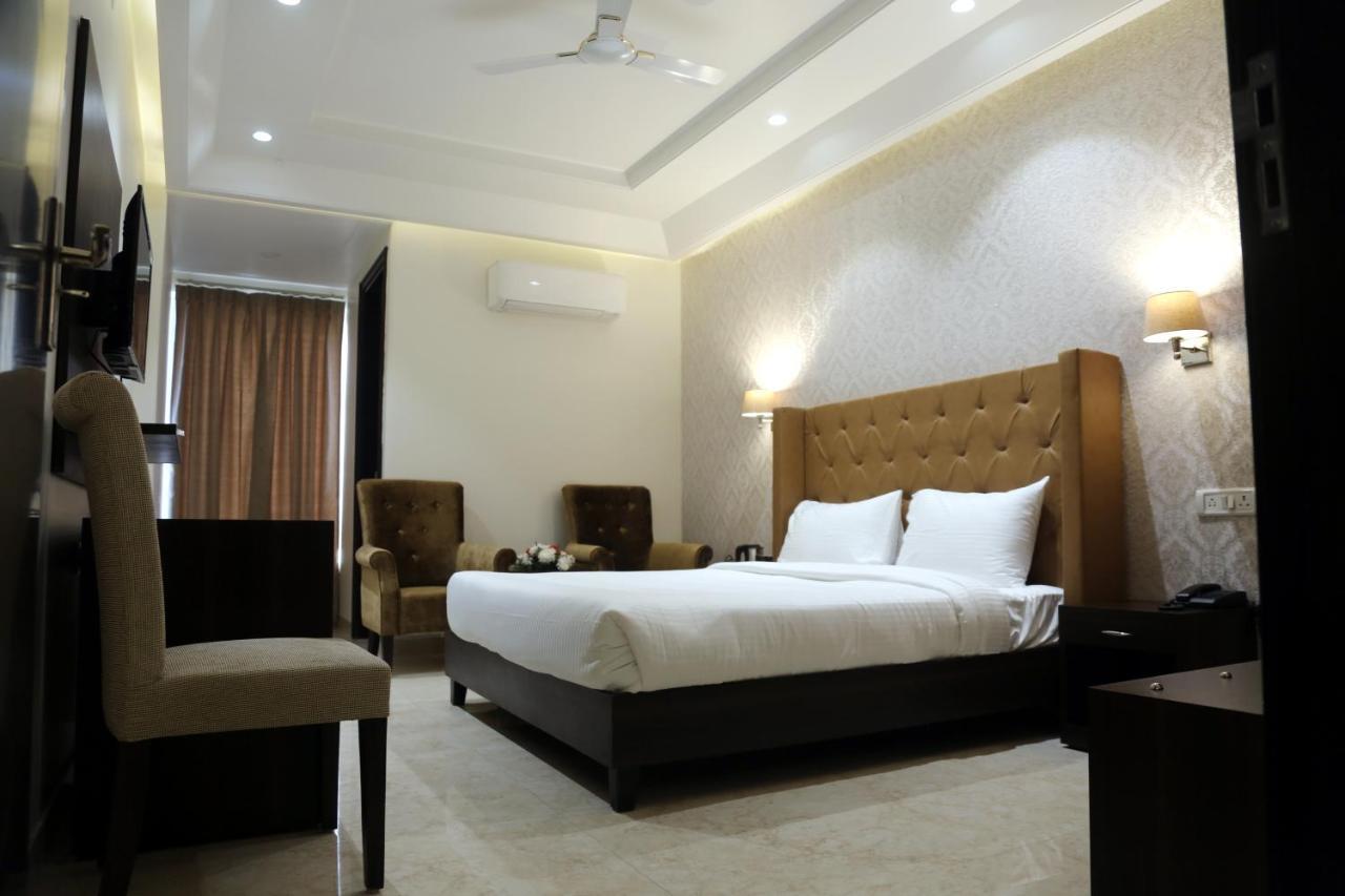 Awadh Inn Noida Extérieur photo