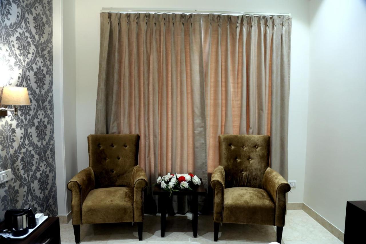 Awadh Inn Noida Extérieur photo